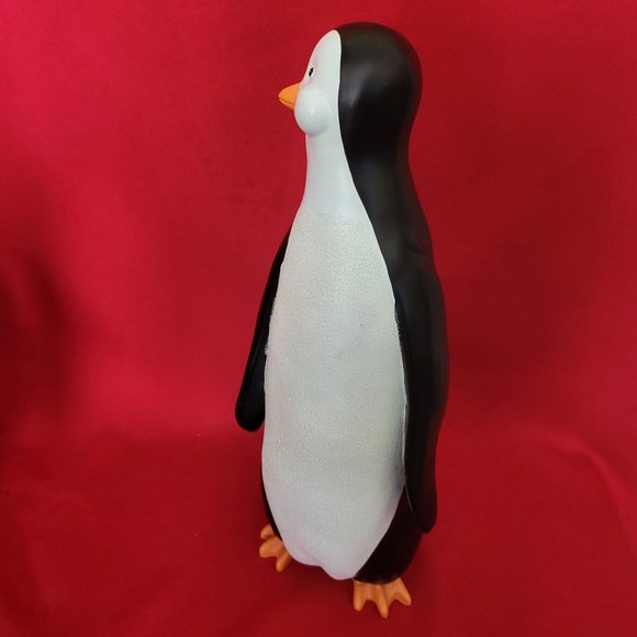 Elements Large Side Looking Emperor Penguin 2007 - Picture 8 of 14